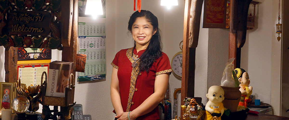 Muang Ya Inhaberin Prathum Tangphetsiriphong begrüßt Sie herzlich